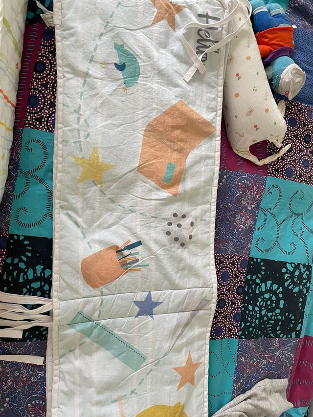 Protector de cuna infantil con dibujos