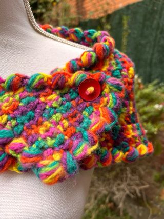 Cubre hombros tejido a mano multicolor