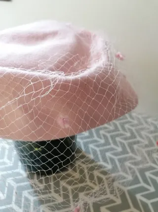 Cappellino in feltro rosa