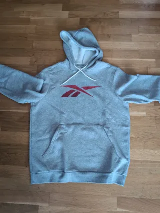 Sudadera Reebok Gris con Logo Rojo