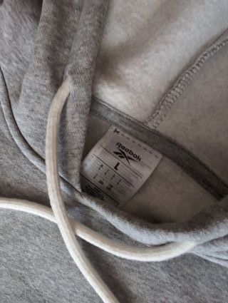 Sudadera Reebok Gris con Logo Rojo