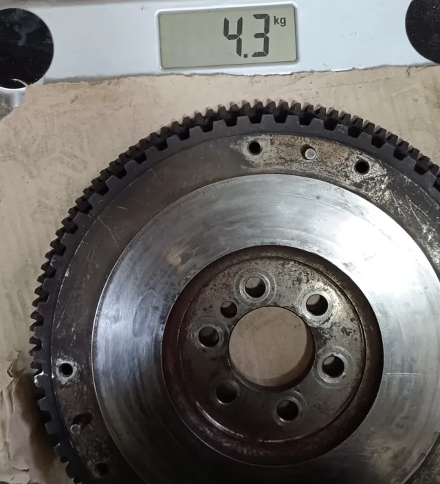 Volante de inercia 4.3 kg aligerado en torno