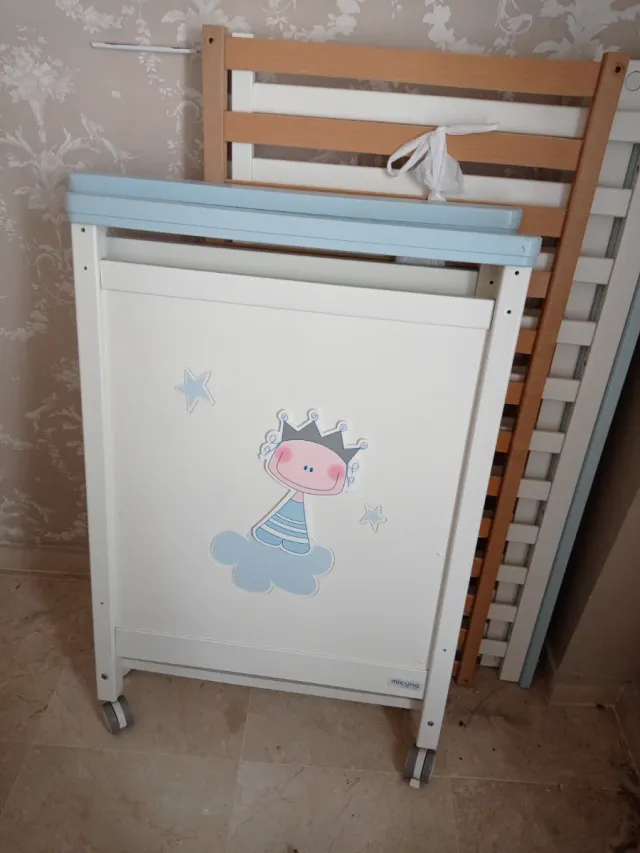 Cuna de bebé con cajón