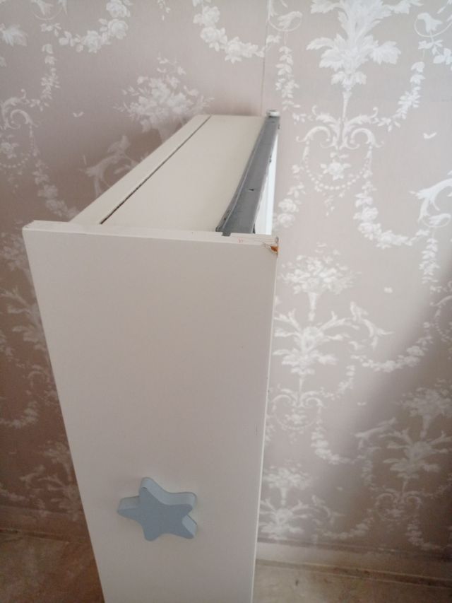 Cuna de bebé con cajón