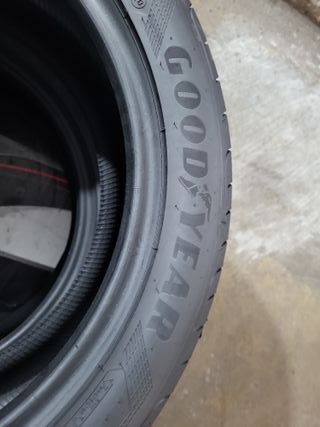 2 Neumáticos 235/45 R17 Goodyear 