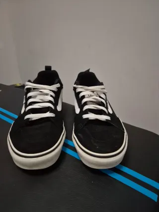 Zapatillas Vans Negras y Blancas Talla 42