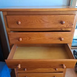 Cómoda de madera con 5 cajones