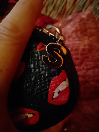 Portamonete Desigual nero e rosso labbra