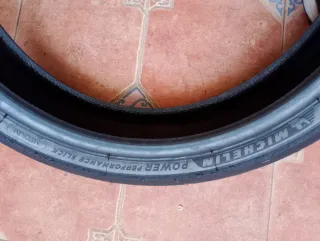 Neumáticos moto slick / circuito . Cantidad 9
