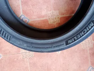 Neumáticos moto slick / circuito . Cantidad 9
