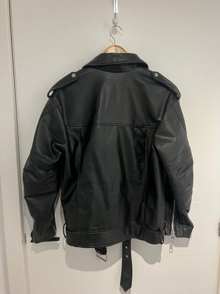 Chaqueta efecto piel Zara negra
