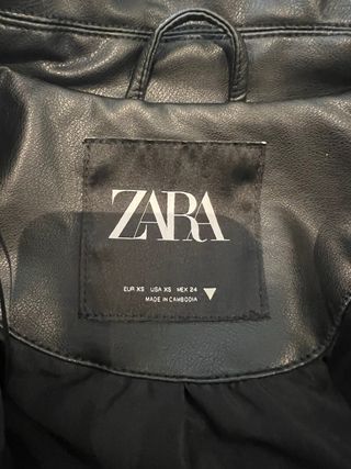 Chaqueta efecto piel Zara negra