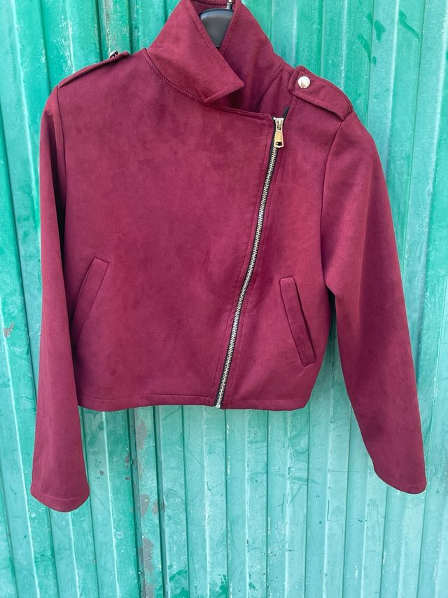 Chaqueta efecto ante burdeos cropped