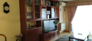 Cómoda de comedor de madera oscura
