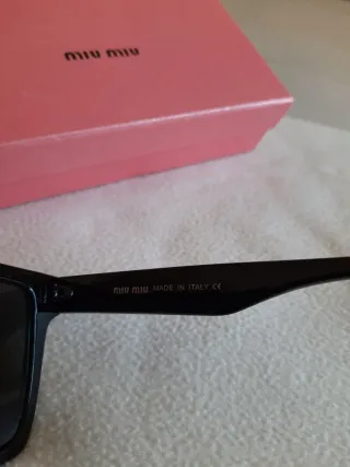 Gafas de sol Miu Miu Negras