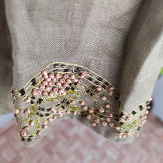 Camisa cerrada bordada