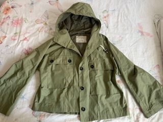 Chaqueta Zara Verde Militar con Capucha