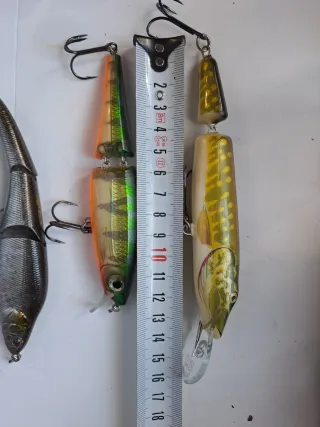 Señuelos de pesca articulados
