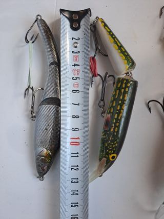 Señuelos de pesca articulados