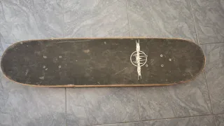 Monopatín Negro con Diseño Spider-Man
