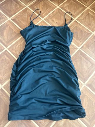 Vestido negro largo con abertura