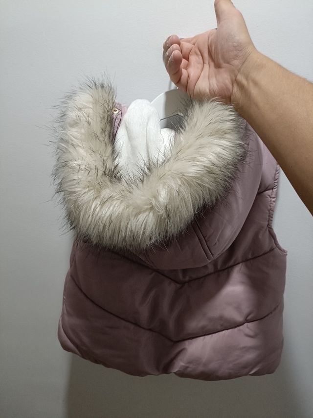 Chaleco rosa con capucha y pelo Orchesta