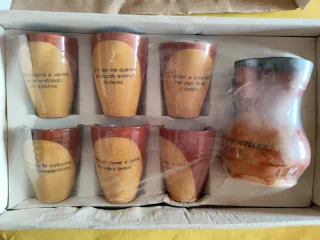 Jarra y 6 vasos de barro con frases