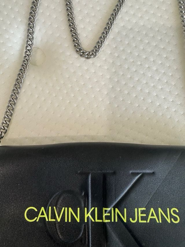 Bolso Calvin Klein Negro Cadena