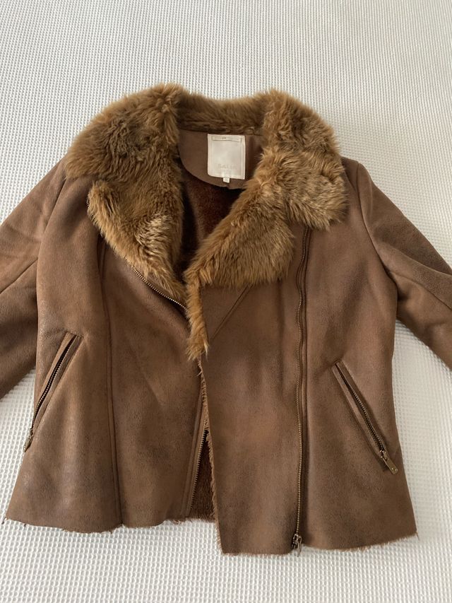 Cazadora marrón con cuello de pelo