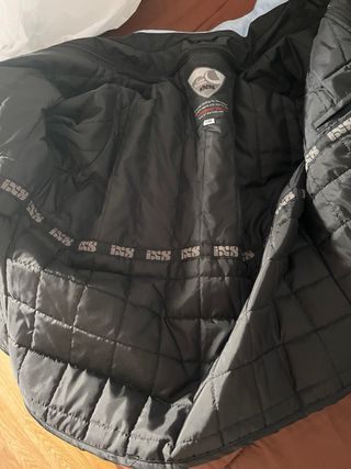 Chaqueta IXS azul y negra