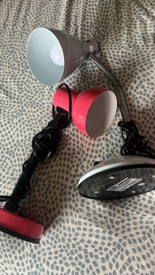 Lámparas de escritorio rosa y azul clarito