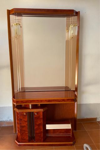 Mueble recibidor de madera con espejo