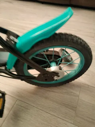 Bicicleta infantil con ruedas auxiliares