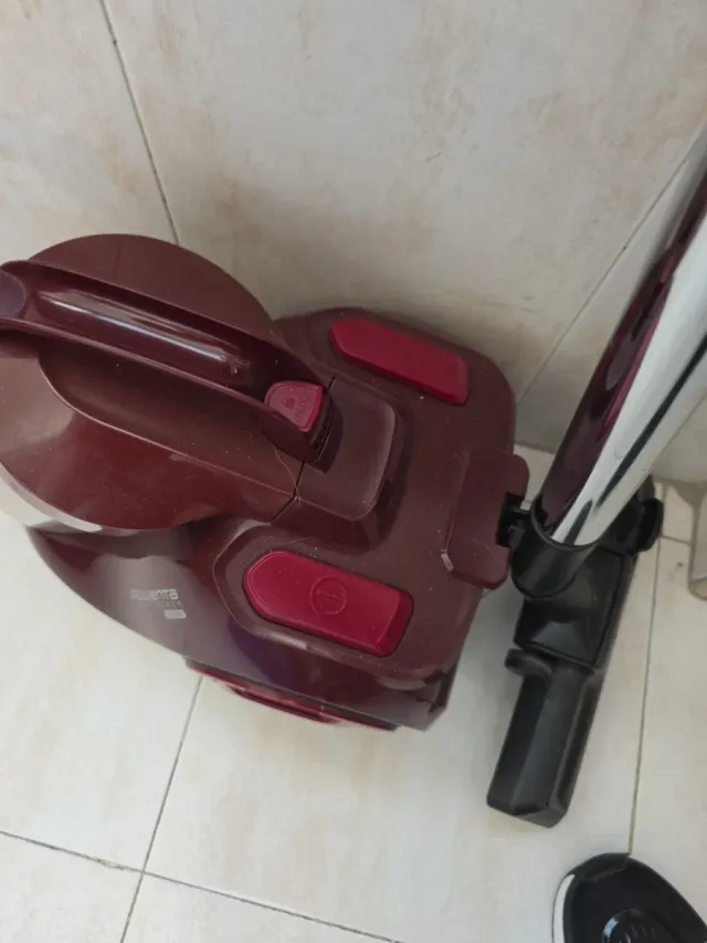Aspirador Rowenta Rojo . Precio no negociable.