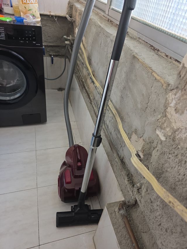 Aspirador Rowenta Rojo . Precio no negociable.