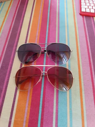 1€ por las dos. Gafas de sol aviador doradas y mar