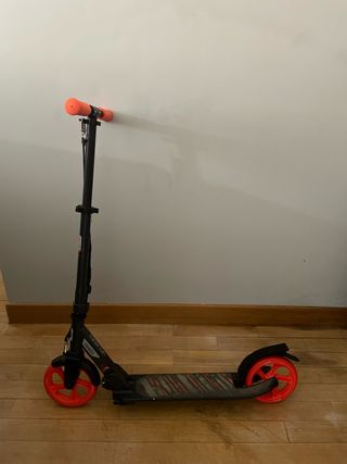 Patinete Oxelo naranja y negro