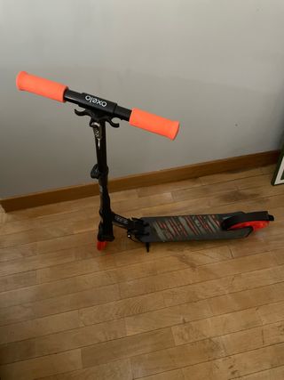 Patinete Oxelo naranja y negro
