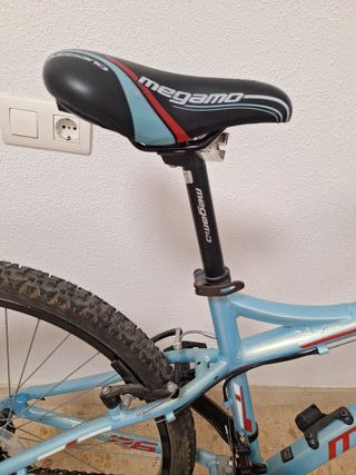 Bicicleta Megamo con suspensión delantera 