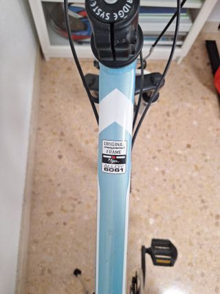 Bicicleta Megamo con suspensión delantera 