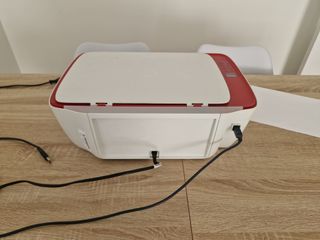 Impresora HP Deskjet 3635 Roja y Blanca