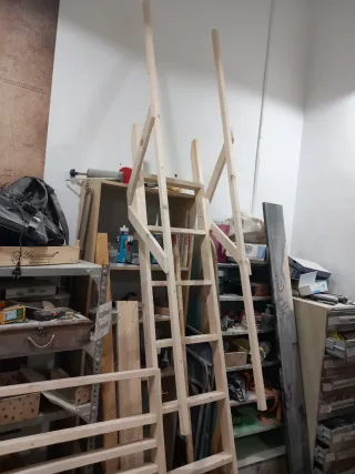 Escaleras a medida en madera natural 
