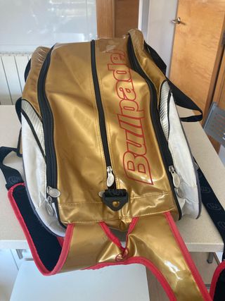 Paletero Bullpadel Dorado y Blanco