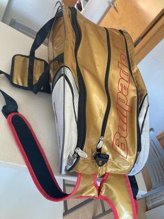 Paletero Bullpadel Dorado y Blanco