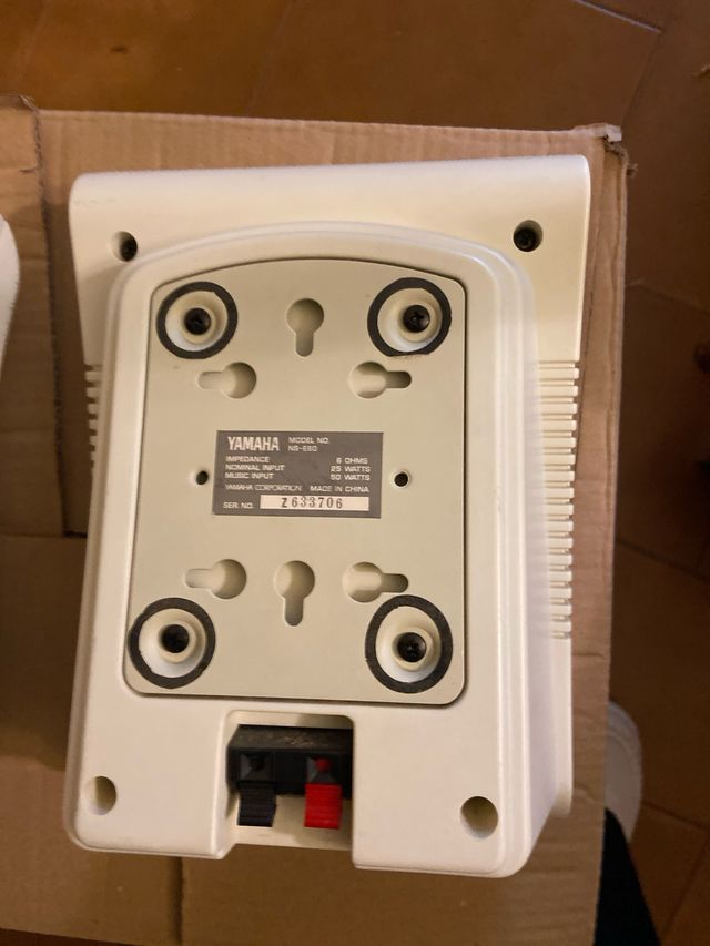 2 Altavoces Yamaha Blancos