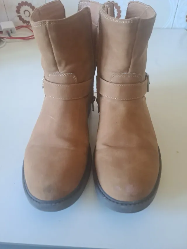 Botas niña camel con hebilla