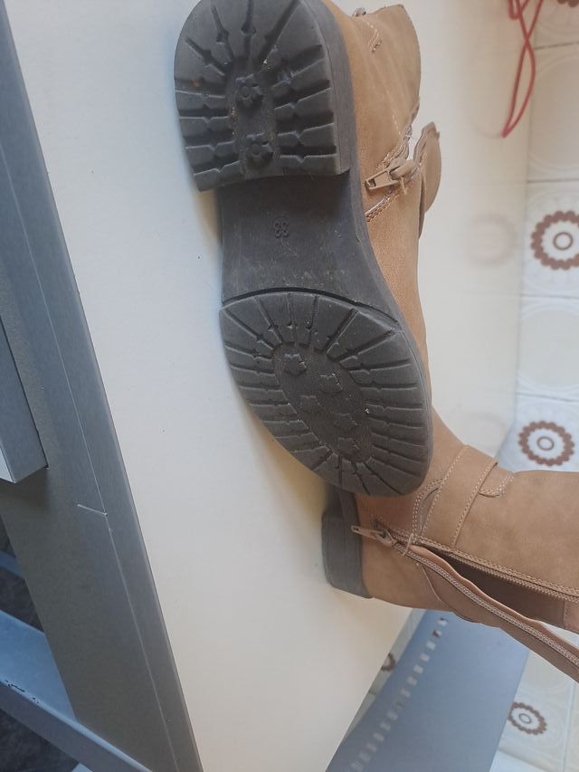 Botas niña camel con hebilla