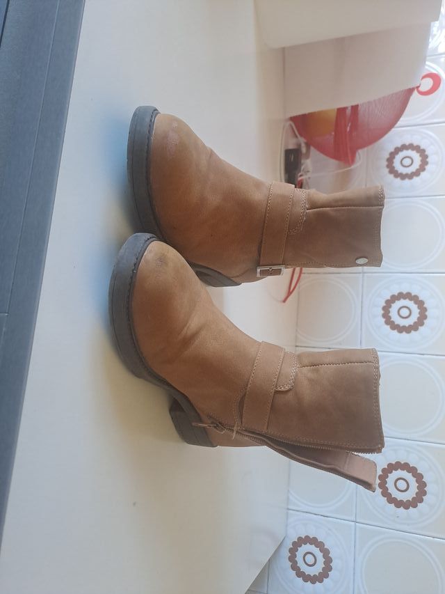 Botas niña camel con hebilla