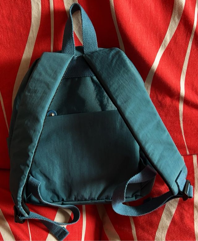 Mochila azul pequeña