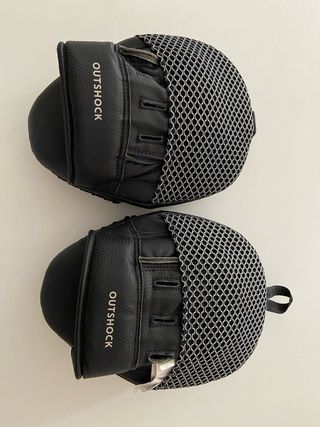 Pack de Combate: Guantes, Espinilleras y Manoplas